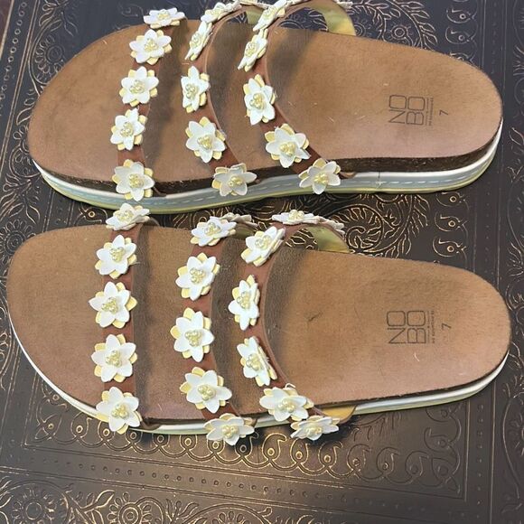 Daisy Sandals Size 7 - Picture 4 of 7